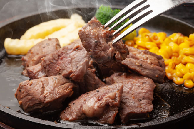 【1kg】牛ヒレ肉サイコロカットステーキ/高級部位牛ヒレ肉を60日間熟成!サムネイル