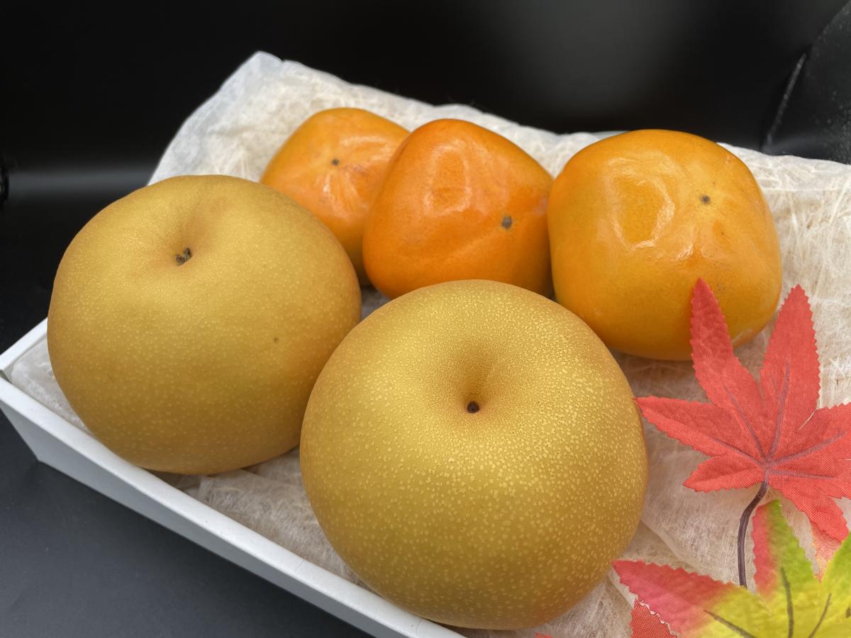 日田の新高 2玉 & 和歌山の種なし柿 3玉サムネイル